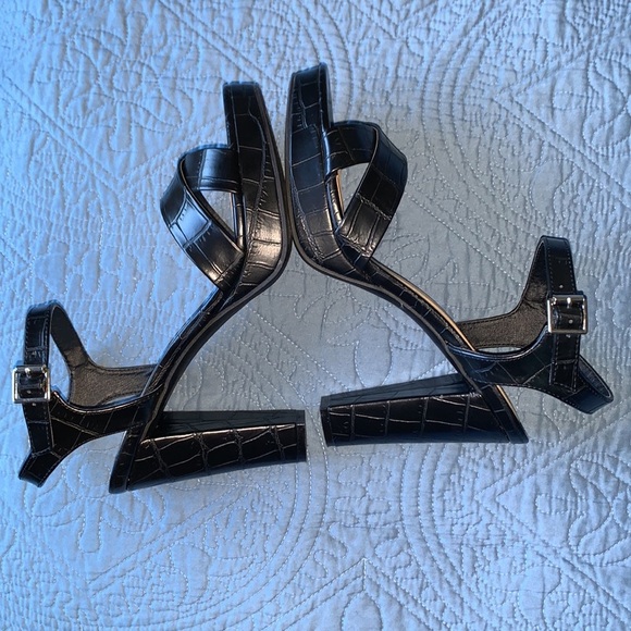 Chinese Laundry Black Strappy Crocodile Sandals Shoe‎ Size 9.5 - Picture 7 of 14